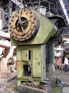 Presse d'ébavurage TMP Voronezh KA9035 - 315 tonne (Photo 1)