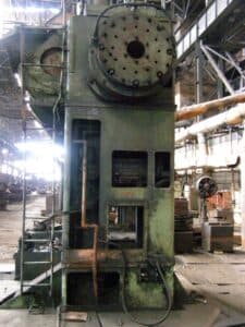 Presse d'ébavurage TMP Voronezh KA9035 - 315 tonne (Photo 3)