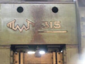 Presse d'ébavurage TMP Voronezh KA9035 - 315 tonne (Photo 4)