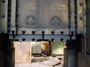 Presse d'ébavurage TMP Voronezh KA9035 - 315 tonne (Photo 7)
