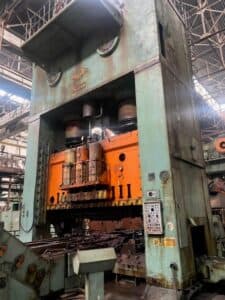 Presse d'estampage TMP Voronezh K3044V - 2500 tonne (Photo 4)