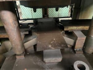 Presse d'ébavurage TMP Voronezh K04.150.242 - 1600 tonne (Photo 1)