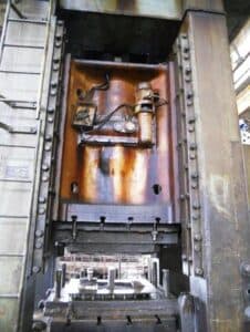 Presse d'ébavurage TMP Voronezh KG2540 - 1000 tonne (Photo 1)