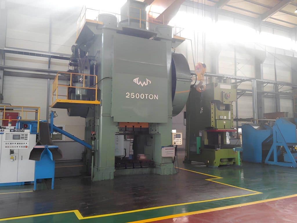 Presse de forgeage à chaud TMP Voronezh KA8044 - 2500 tonne