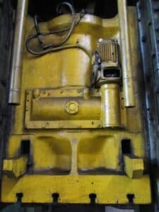 Presse d'ébavurage TMP Voronezh K2540 - 1000 tonne (Photo 3)