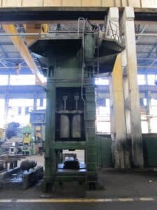 Presse d'ébavurage TMP Voronezh K2540 - 1000 tonne (Photo 7)