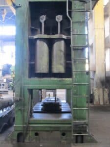 Presse d'ébavurage TMP Voronezh K2540 - 1000 tonne (Photo 11)