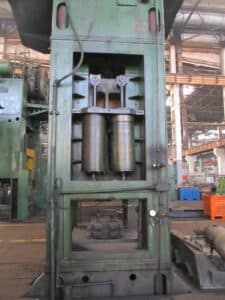 Presse d'ébavurage TMP Voronezh K2540 - 1000 tonne (Photo 10)