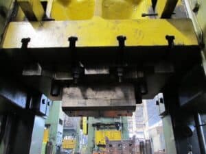 Presse d'ébavurage TMP Voronezh K2540 - 1000 tonne (Photo 17)
