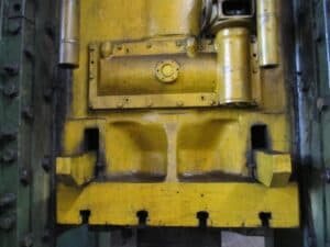 Presse d'ébavurage TMP Voronezh K2540 - 1000 tonne (Photo 28)