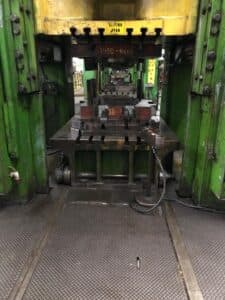 Presse d'ébavurage TMP Voronezh KB2542 - 1600 tonne (Photo 4)