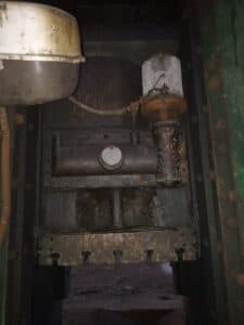 Presse d'ébavurage TMP Voronezh KA9536 - 400 tonne (Photo 7)