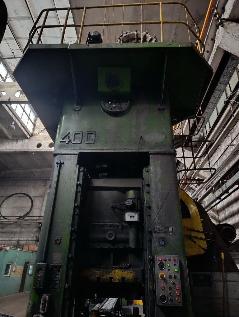 Presse d'ébavurage TMP Voronezh KA2536 - 400 tonne