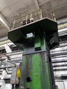 Presse d'ébavurage TMP Voronezh KA2536 - 400 tonne (Photo 6)