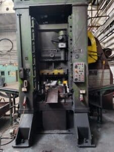 Presse d'ébavurage TMP Voronezh KA2536 - 400 tonne (Photo 5)