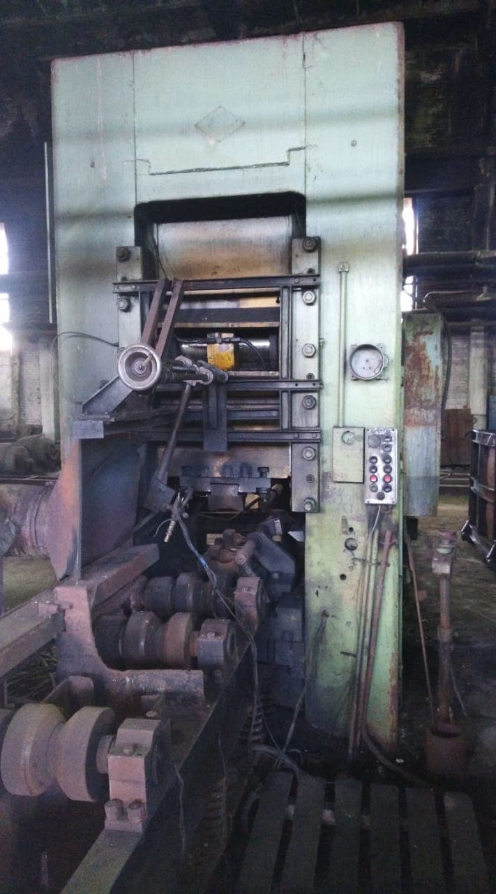 Presse à genouillère Barnaul K8340 - 1000 tonne