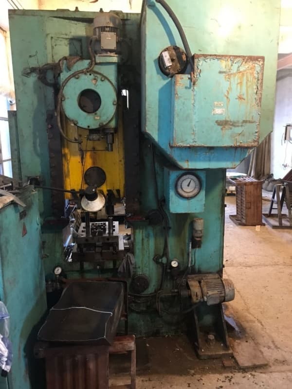Presse à genouillère Barnaul KD8334 - 250 tonne