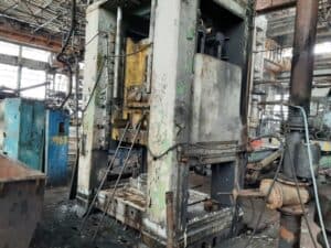 Presse d'ébavurage TMP Voronezh K9540 - 1000 tonne (Photo 4)