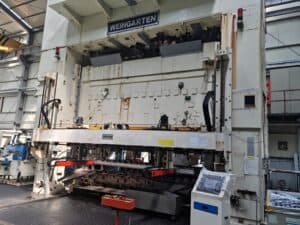 Presse d'estampage Weingarten D6-2500T-3D TR - 2500 tonne (Photo 3)