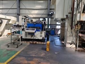 Presse d'estampage Weingarten D6-2500T-3D TR - 2500 tonne (Photo 4)