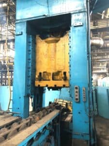Presse d'ébavurage TMP Voronezh K9540 - 1000 tonne (Photo 3)