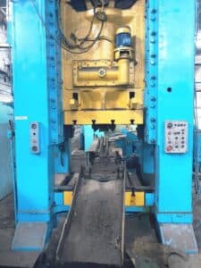 Presse d'ébavurage TMP Voronezh K9540 - 1000 tonne (Photo 4)