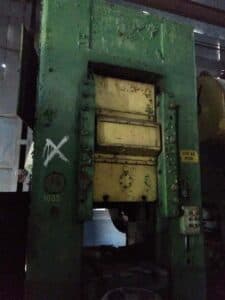 Presse à genouillère Barnaul K8340 - 1000 tonne ID: 75597