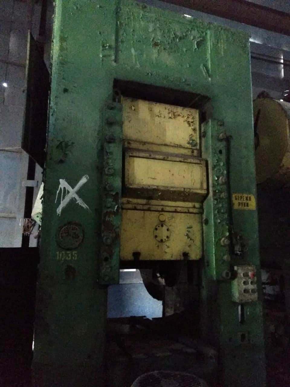 Presse à genouillère Barnaul K8340 - 1000 tonne