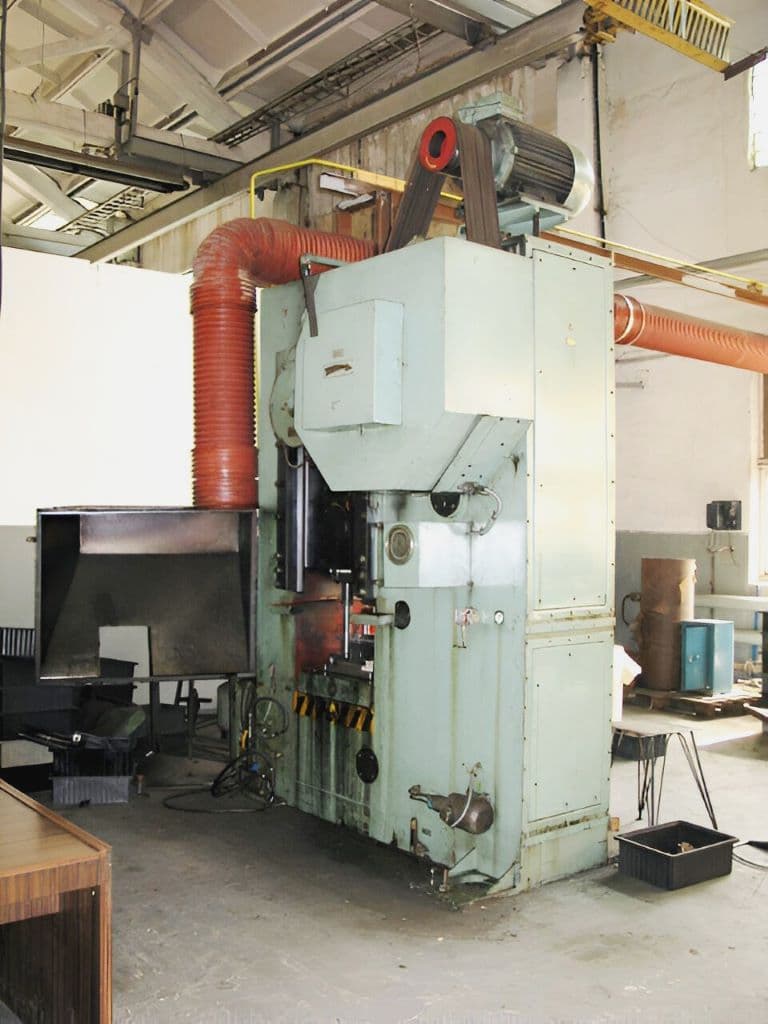 Presse à genouillère Barnaul KB8338 - 630 tonne