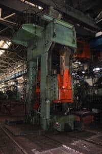Presse d'ébavurage TMP Voronezh K7640 - 1000 tonne (Photo 1)