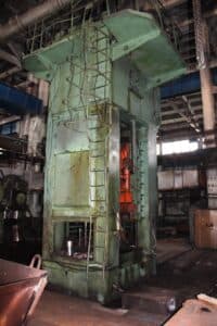 Presse d'ébavurage TMP Voronezh K7640 - 1000 tonne (Photo 7)