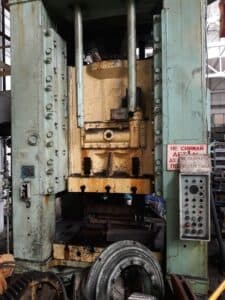 Presse d'ébavurage TMP Voronezh K2538 - 630 tonne (Photo 2)