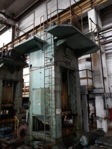 Presse d'ébavurage TMP Voronezh K2538 - 630 tonne (Photo 6)