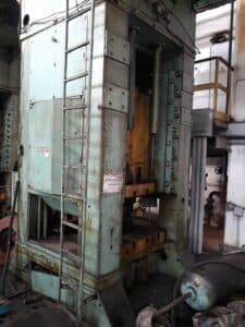 Presse d'ébavurage TMP Voronezh K2538 - 630 tonne (Photo 7)