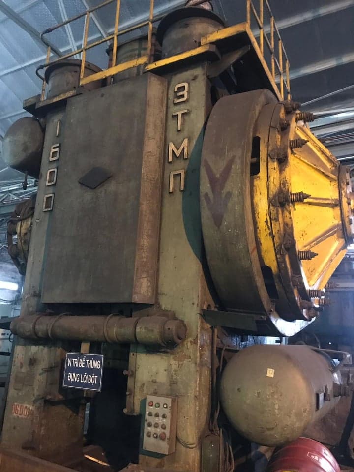 Presse de forgeage à chaud TMP Voronezh K8542 - 1600 tonne