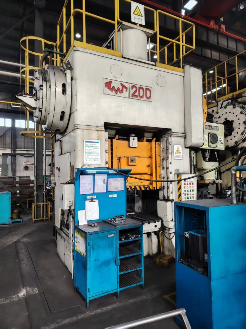 Presse d'ébavurage TMP Voronezh KA9033 - 200 tonne