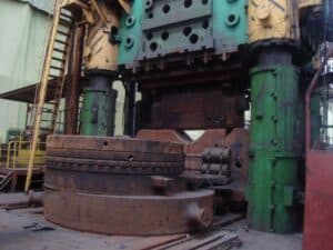 Presse de forgeage en matrice ouverte UZTM 100MN - 10000 tonne (Photo 1)
