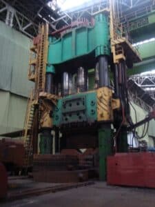 Presse de forgeage en matrice ouverte UZTM 100MN - 10000 tonne (Photo 4)