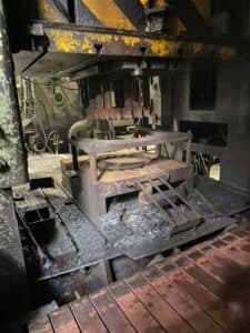 Presse d'ébavurage Fujicar 1200 - 1200 tonne (Photo 6)