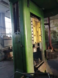 Presse à vis Chimkent F1734A - 250 tonne (Photo 1)