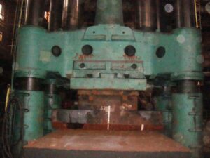 Presse de forgeage en matrice ouverte Schloemann 1200 MT - 1200 tonne (Photo 4)
