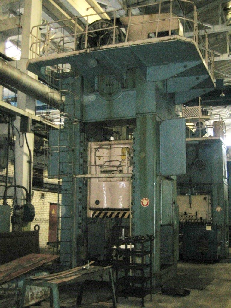 Presse d'ébavurage TMP Voronezh KG2540 - 1000 tonne