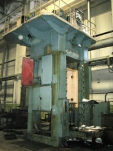 Presse d'ébavurage TMP Voronezh KG2540 - 1000 tonne (Photo 1)