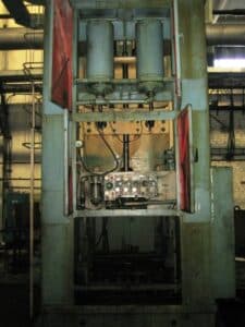 Presse d'ébavurage TMP Voronezh KG2540 - 1000 tonne (Photo 7)
