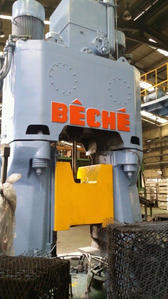 Marteau de forgeage hydraulique Beche KGH 8 - 80 kJ
