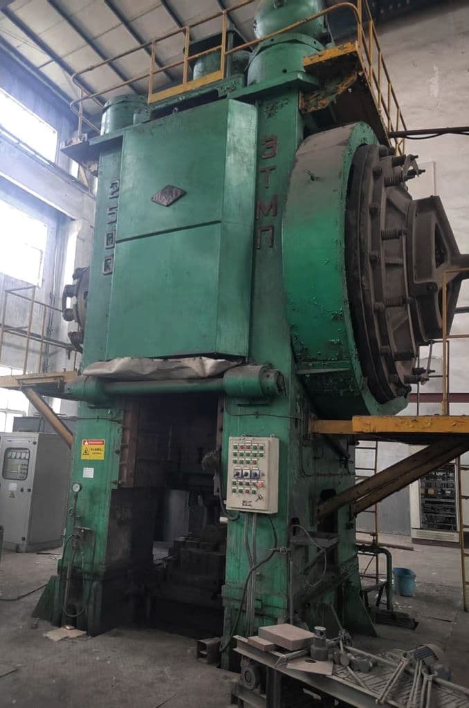 Presse de forgeage à chaud TMP Voronezh K8544 - 2500 tonne