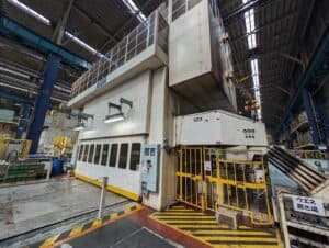 Presse d'estampage Aida FT4-1500G - 1500 tonne (Photo 3)