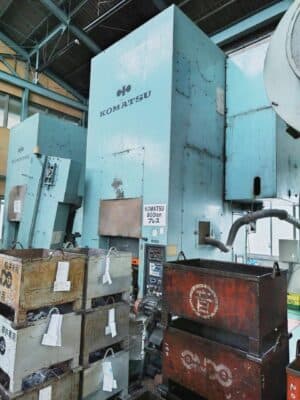 Presse de forgeage à froid Komatsu L1C 800 - 800 tonne ID: 76488