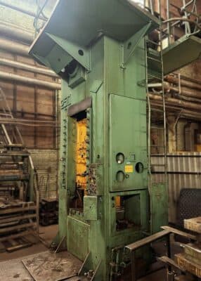 Presse d'ébavurage TMP Voronezh KA2534 - 250 tonne (Photo 5)