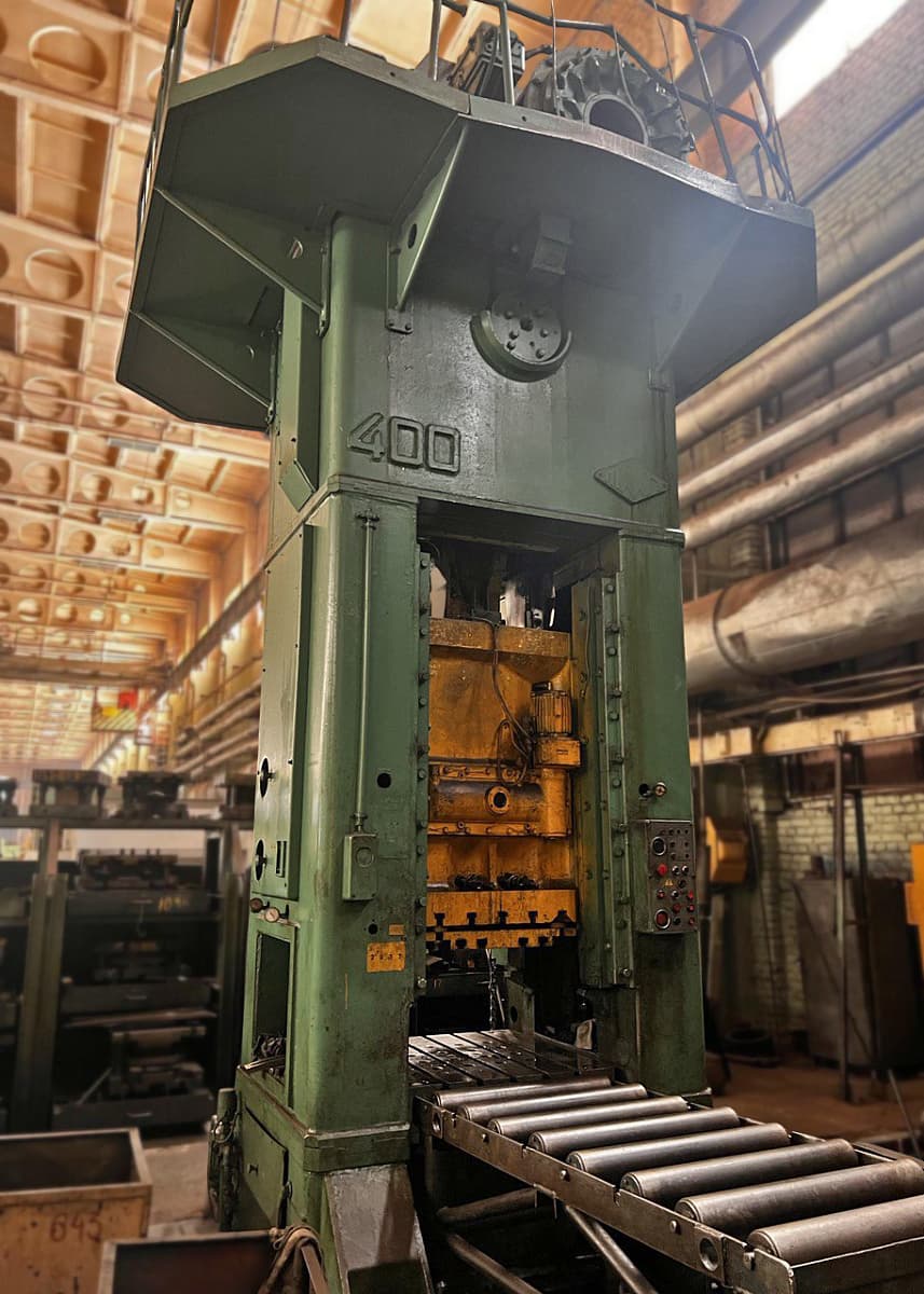 Presse d'ébavurage TMP Voronezh KB2536 - 400 tonne